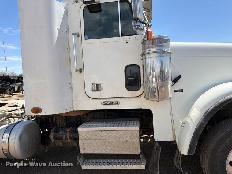 image for item FK0159 2008 Freightliner FLD120 semi truck