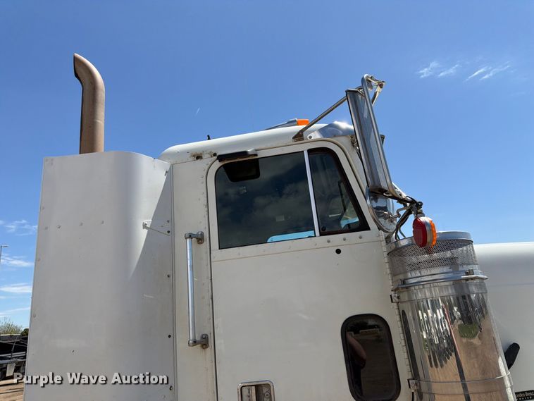 image for item FK0159 2008 Freightliner FLD120 semi truck