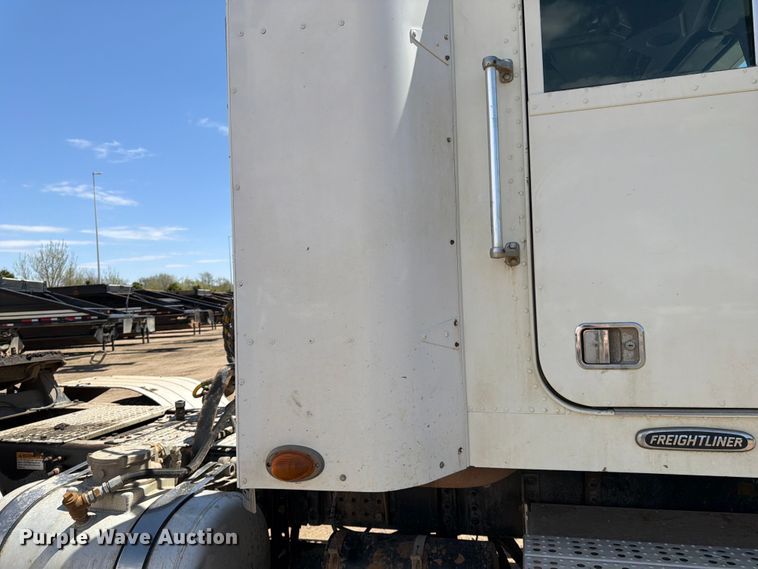 image for item FK0159 2008 Freightliner FLD120 semi truck