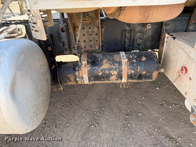 image for item FK0159 2008 Freightliner FLD120 semi truck