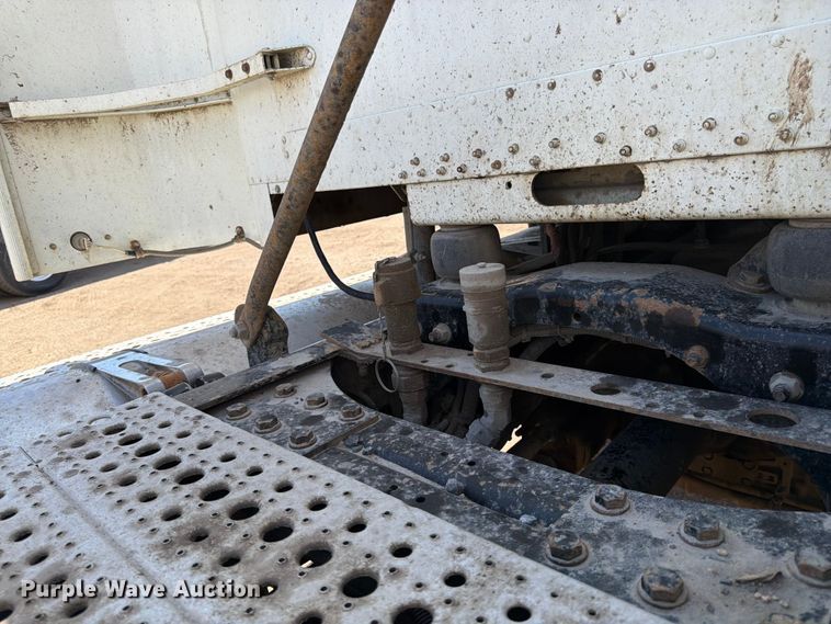 image for item FK0159 2008 Freightliner FLD120 semi truck