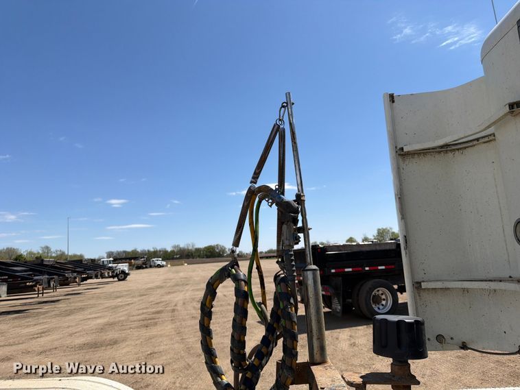 image for item FK0159 2008 Freightliner FLD120 semi truck