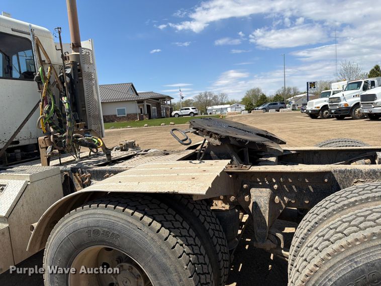 image for item FK0159 2008 Freightliner FLD120 semi truck
