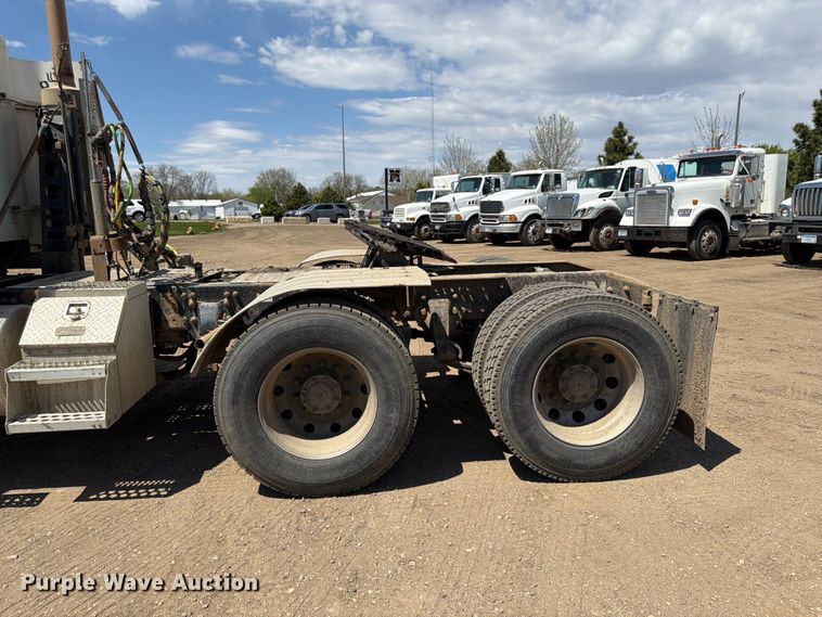 image for item FK0159 2008 Freightliner FLD120 semi truck