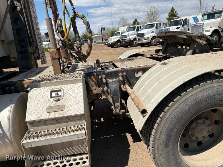 image for item FK0159 2008 Freightliner FLD120 semi truck