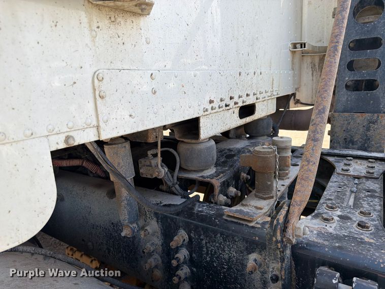 image for item FK0159 2008 Freightliner FLD120 semi truck