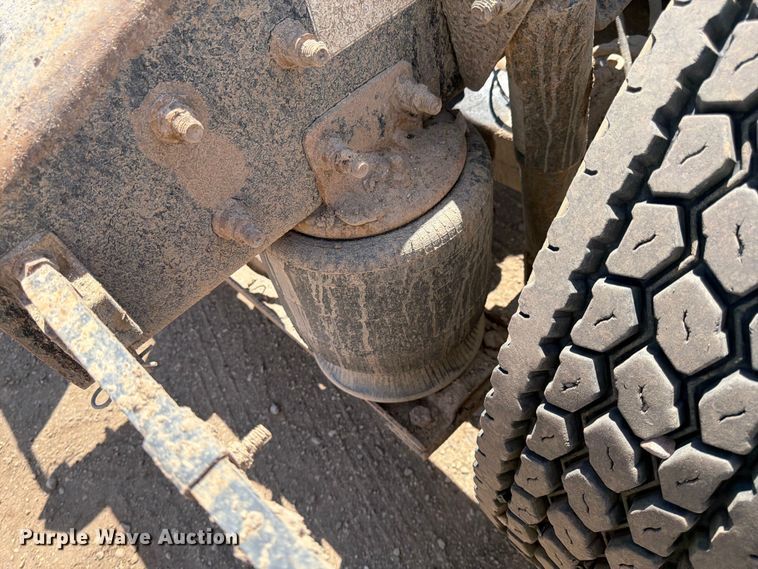 image for item FK0159 2008 Freightliner FLD120 semi truck