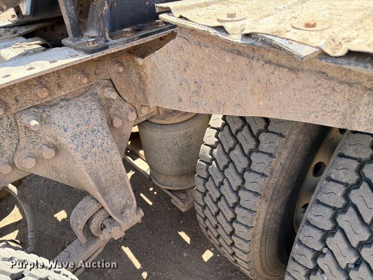 image for item FK0159 2008 Freightliner FLD120 semi truck
