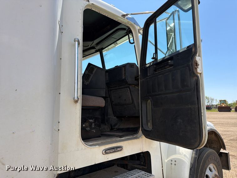 image for item FK0159 2008 Freightliner FLD120 semi truck