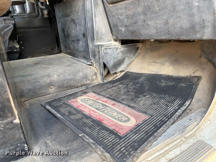 image for item FK0159 2008 Freightliner FLD120 semi truck