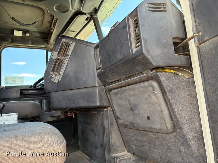 image for item FK0159 2008 Freightliner FLD120 semi truck