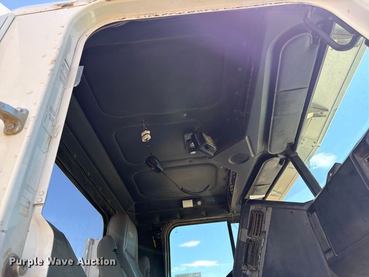 image for item FK0159 2008 Freightliner FLD120 semi truck