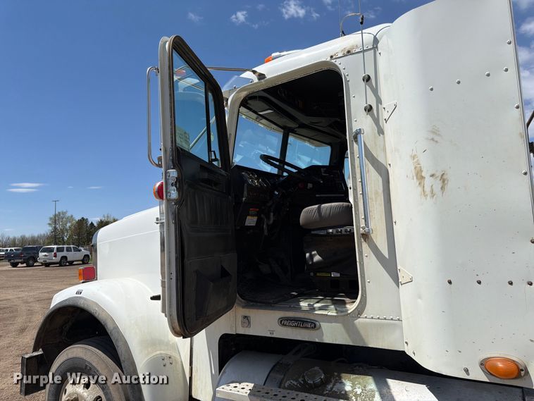 image for item FK0159 2008 Freightliner FLD120 semi truck