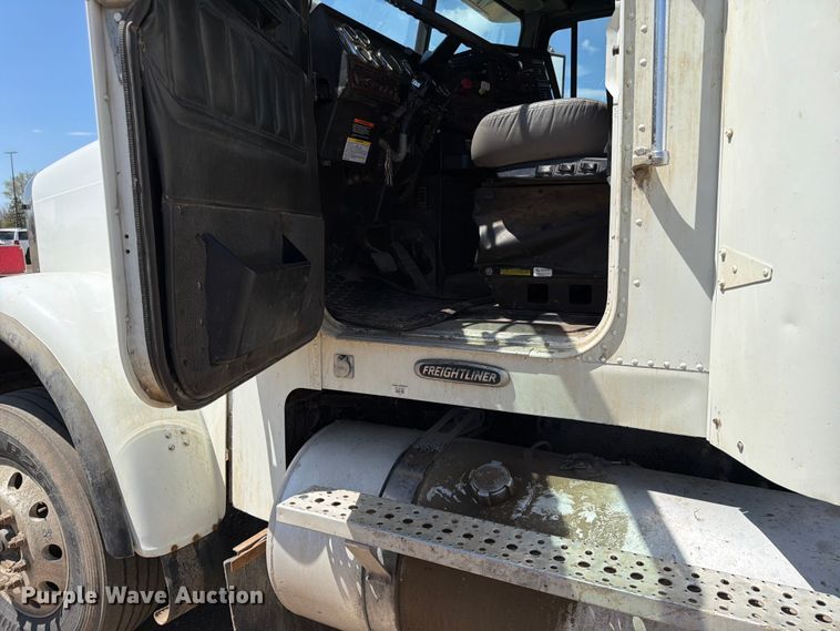 image for item FK0159 2008 Freightliner FLD120 semi truck