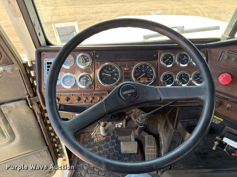 image for item FK0159 2008 Freightliner FLD120 semi truck