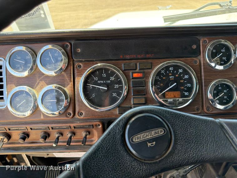 image for item FK0159 2008 Freightliner FLD120 semi truck