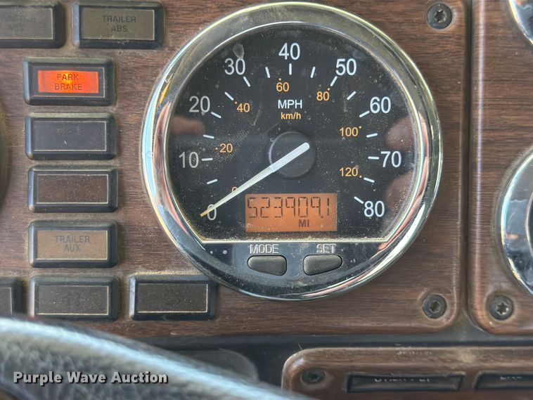 image for item FK0159 2008 Freightliner FLD120 semi truck