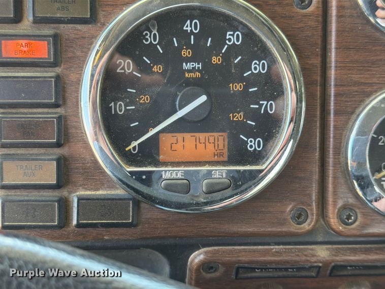 image for item FK0159 2008 Freightliner FLD120 semi truck