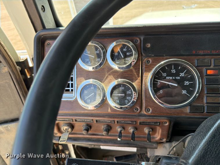 image for item FK0159 2008 Freightliner FLD120 semi truck
