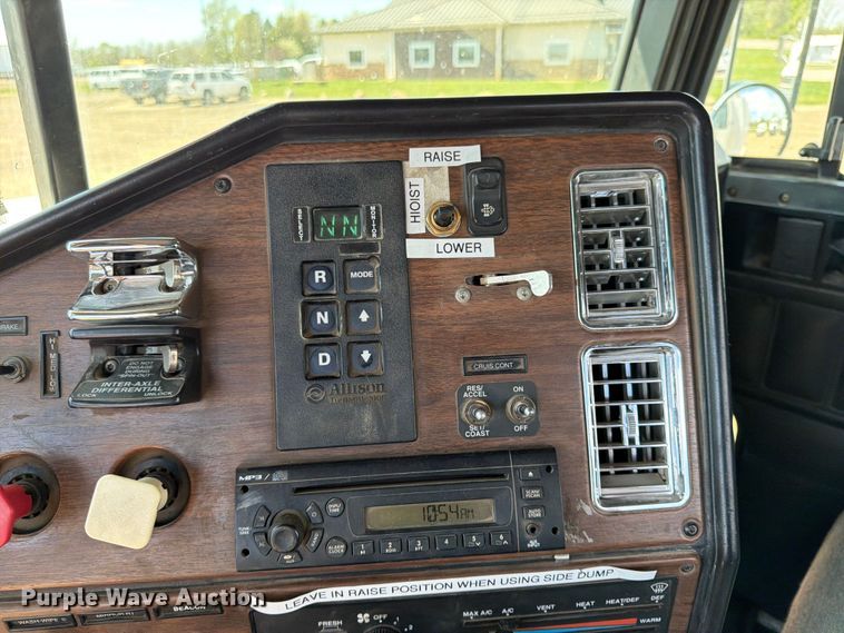 image for item FK0159 2008 Freightliner FLD120 semi truck