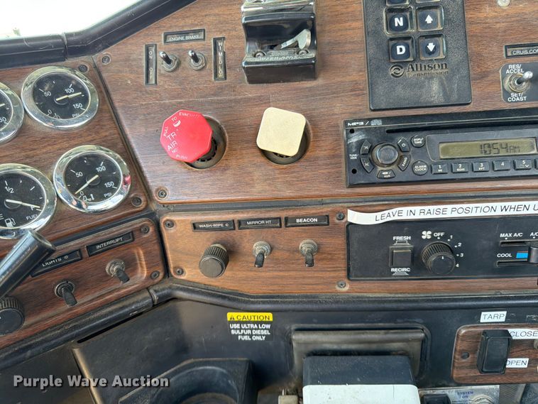 image for item FK0159 2008 Freightliner FLD120 semi truck