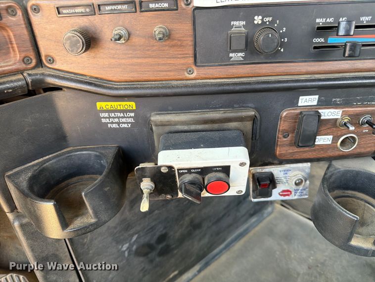 image for item FK0159 2008 Freightliner FLD120 semi truck
