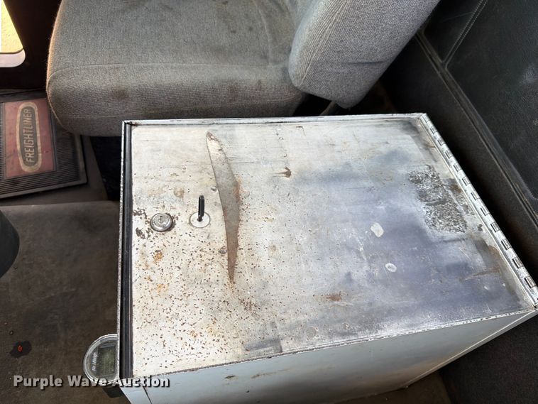 image for item FK0159 2008 Freightliner FLD120 semi truck