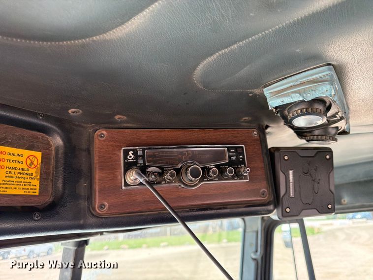 image for item FK0159 2008 Freightliner FLD120 semi truck
