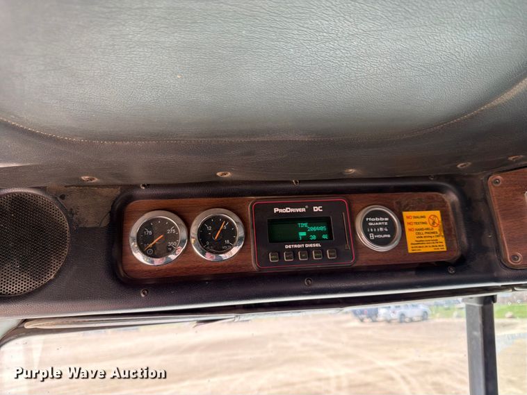 image for item FK0159 2008 Freightliner FLD120 semi truck