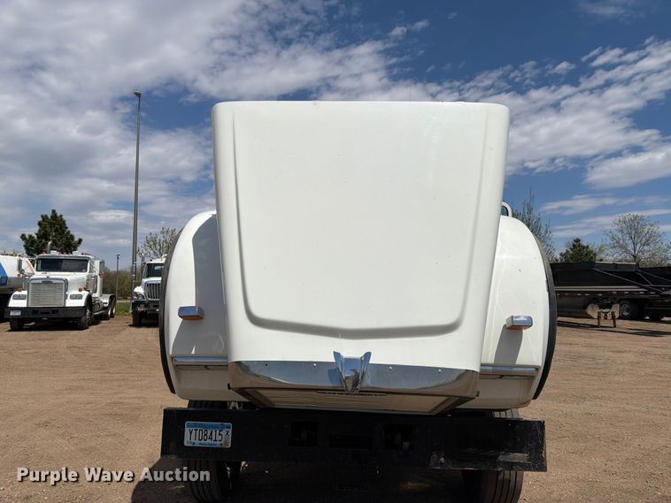 image for item FK0159 2008 Freightliner FLD120 semi truck