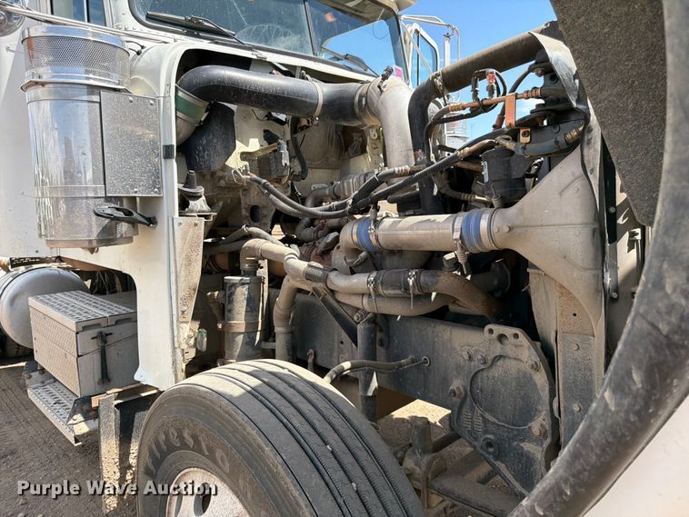 image for item FK0159 2008 Freightliner FLD120 semi truck
