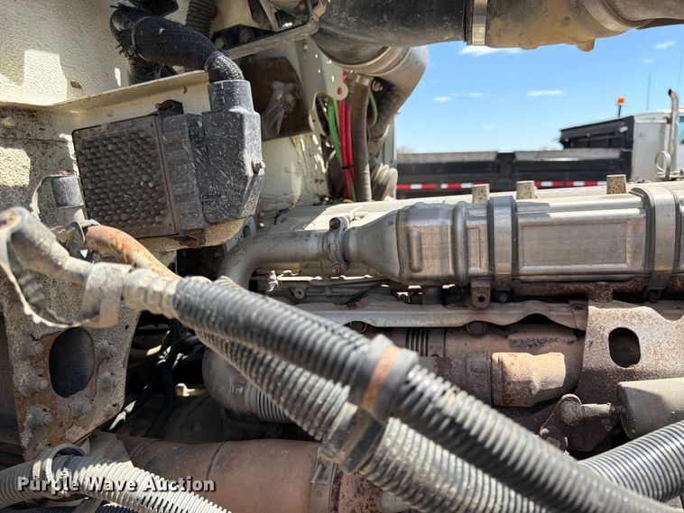 image for item FK0159 2008 Freightliner FLD120 semi truck