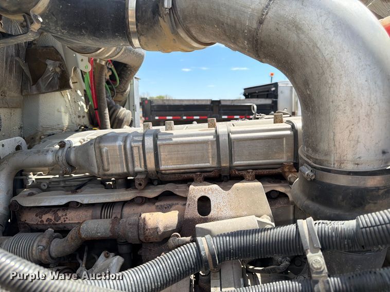 image for item FK0159 2008 Freightliner FLD120 semi truck