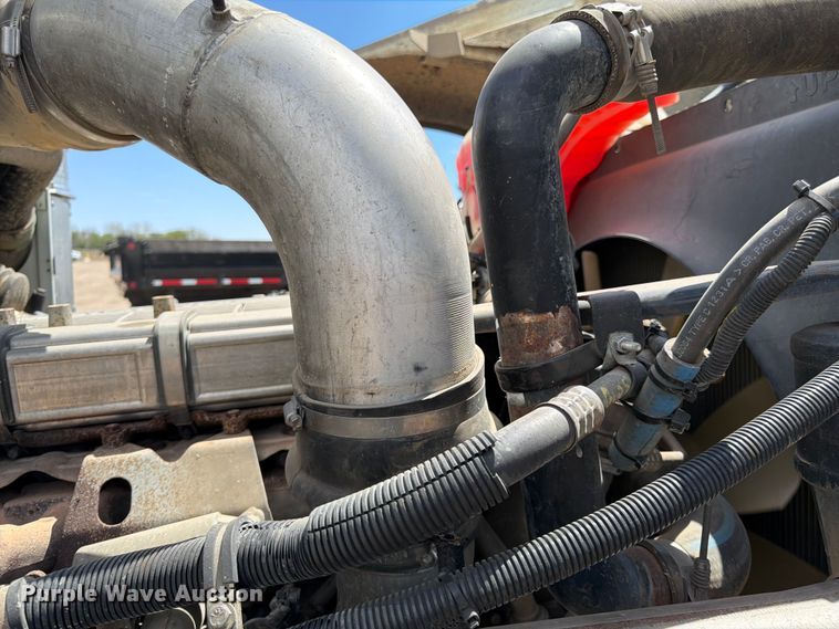 image for item FK0159 2008 Freightliner FLD120 semi truck