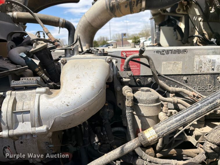 image for item FK0159 2008 Freightliner FLD120 semi truck