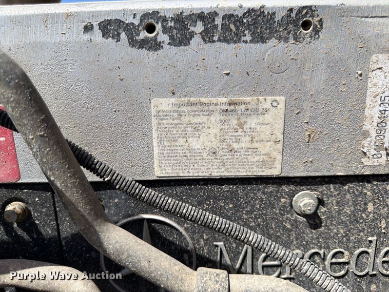 image for item FK0159 2008 Freightliner FLD120 semi truck