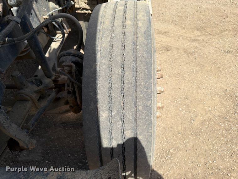 image for item FK0159 2008 Freightliner FLD120 semi truck