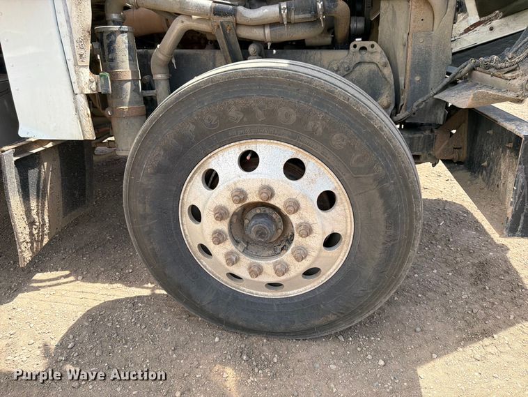 image for item FK0159 2008 Freightliner FLD120 semi truck