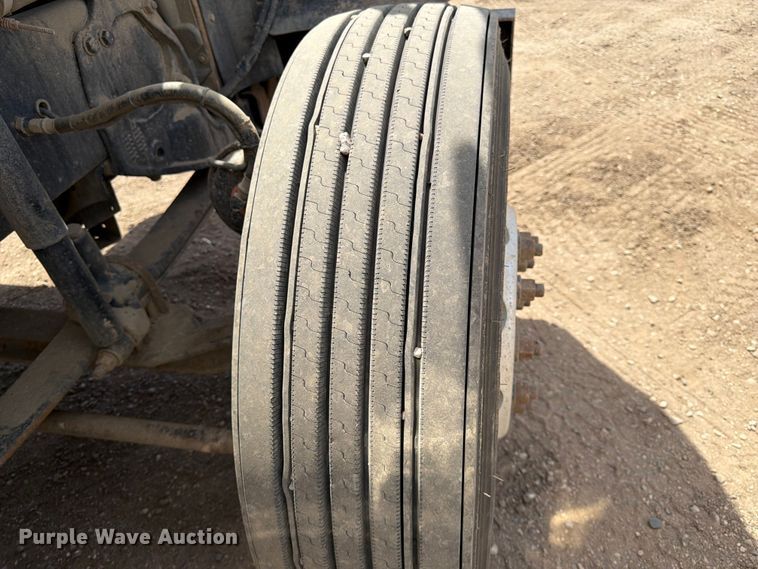image for item FK0159 2008 Freightliner FLD120 semi truck
