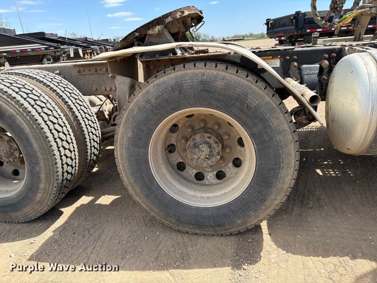 image for item FK0159 2008 Freightliner FLD120 semi truck