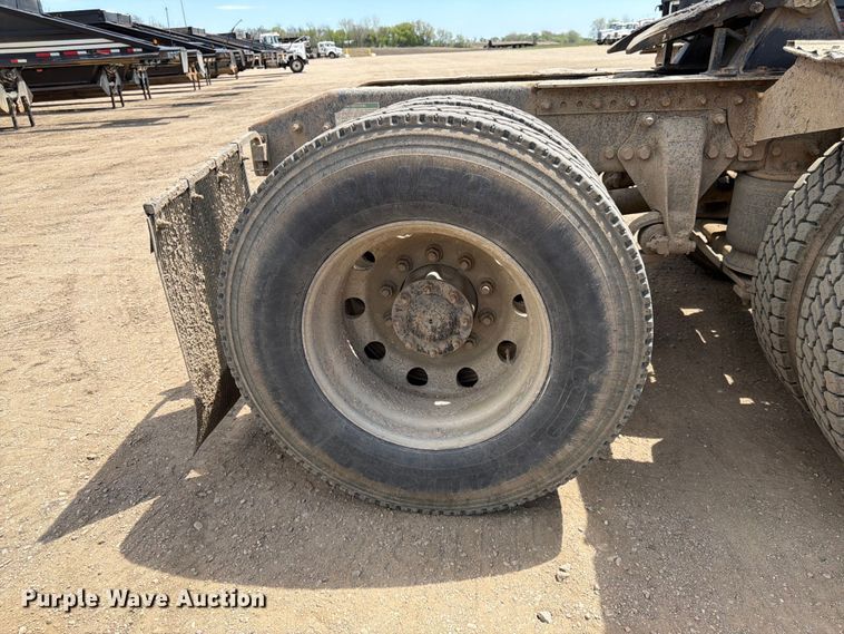 image for item FK0159 2008 Freightliner FLD120 semi truck