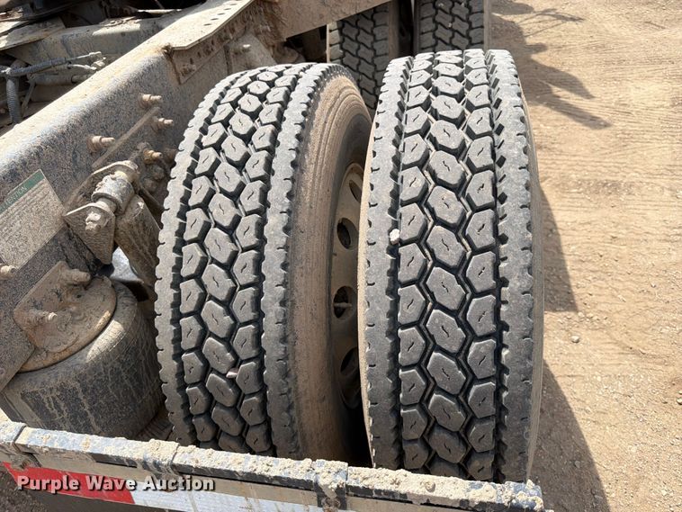 image for item FK0159 2008 Freightliner FLD120 semi truck