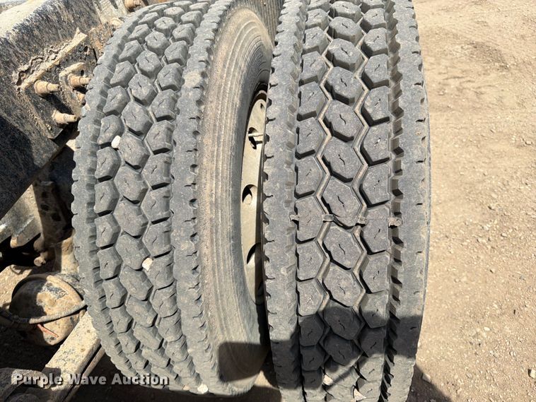 image for item FK0159 2008 Freightliner FLD120 semi truck