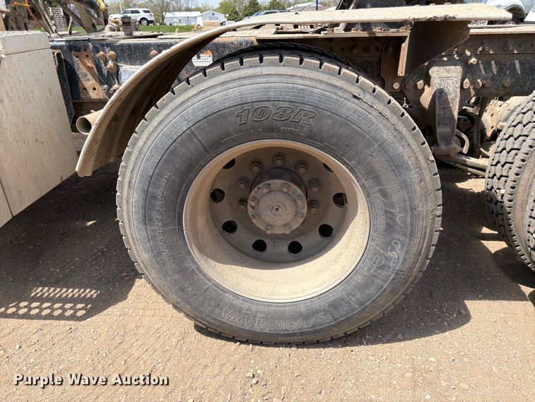 image for item FK0159 2008 Freightliner FLD120 semi truck