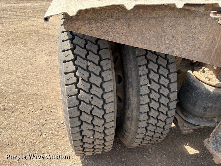 image for item FK0159 2008 Freightliner FLD120 semi truck