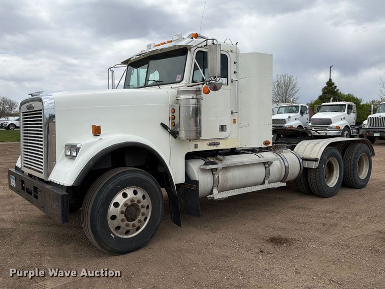 image for item FK0162 2010 Freightliner FLD120 semi truck