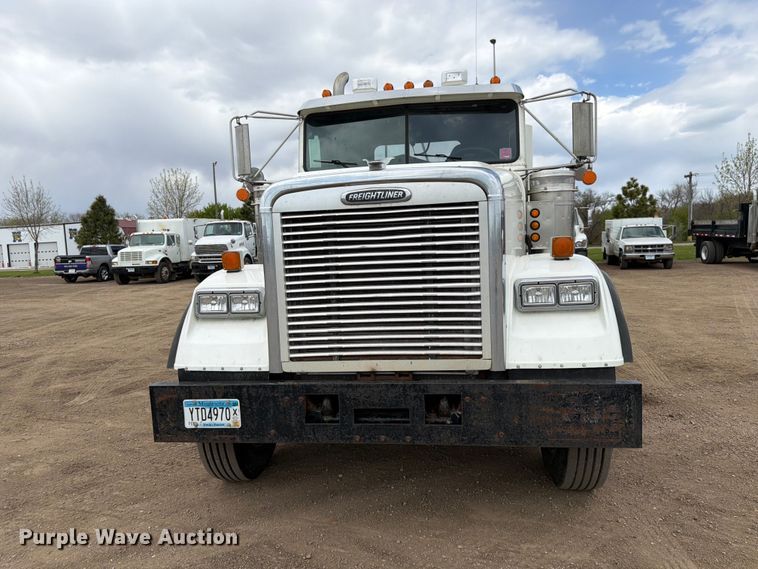 image for item FK0162 2010 Freightliner FLD120 semi truck