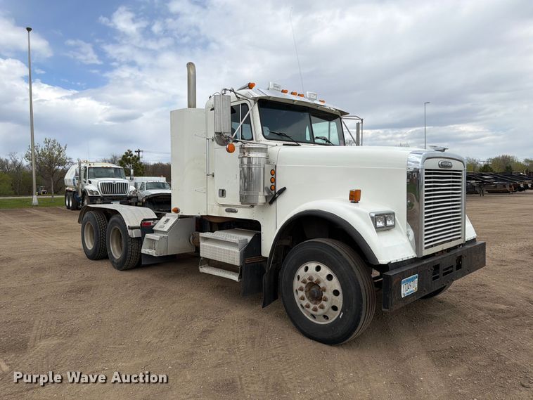 image for item FK0162 2010 Freightliner FLD120 semi truck