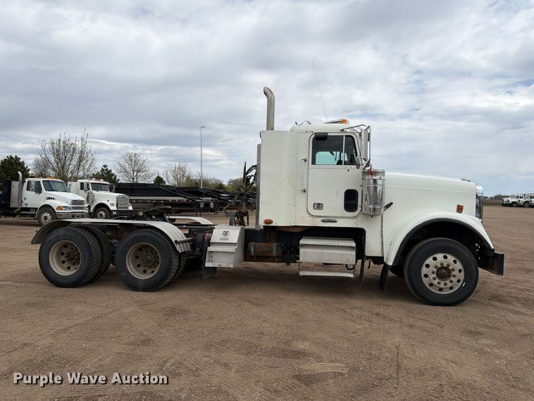 image for item FK0162 2010 Freightliner FLD120 semi truck