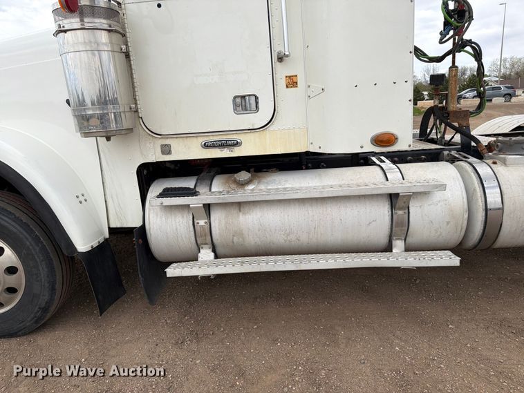 image for item FK0162 2010 Freightliner FLD120 semi truck